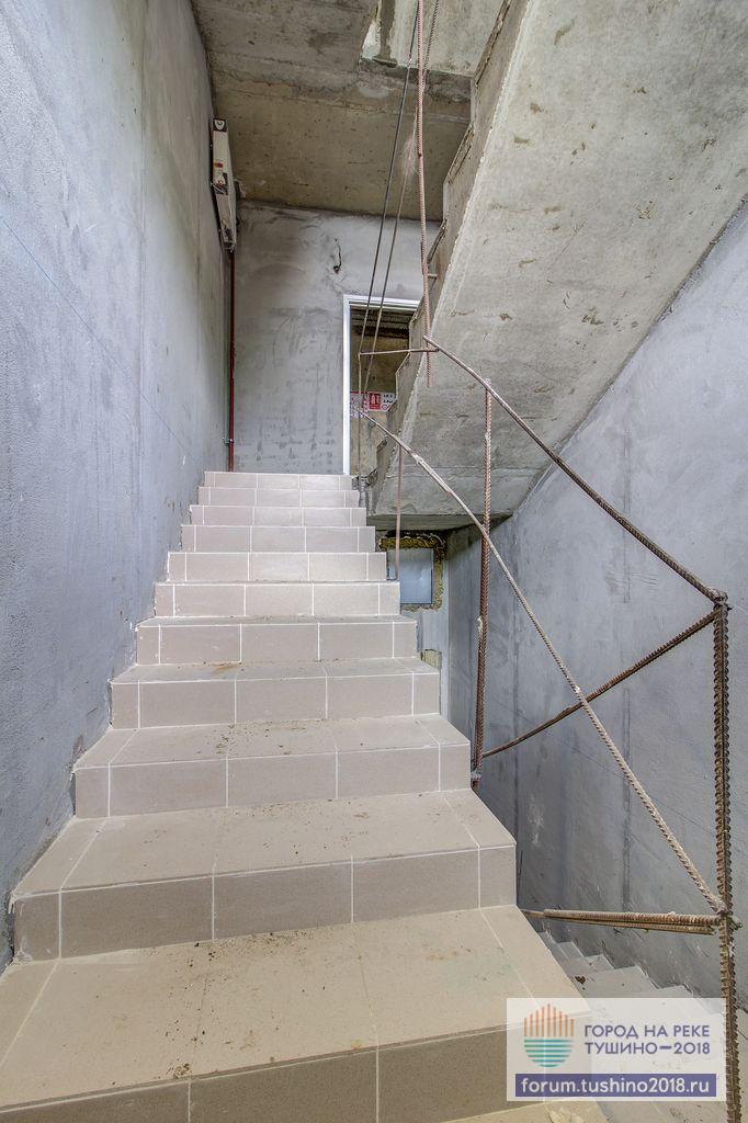 18.05.2018 Квартал 2 Кладка керамогранитной плитки на лестницах